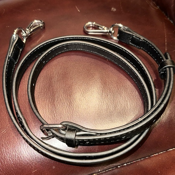 Guess Signature Bag - Picture 16 of 16